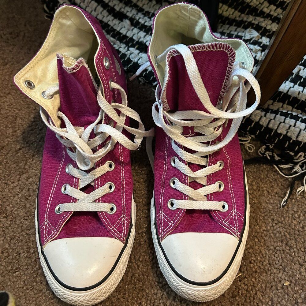 Pink high top Converse chuck taylors Size M 10 / W 12 Excellent Condition